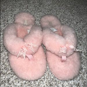 fluffy ugg flip flops!